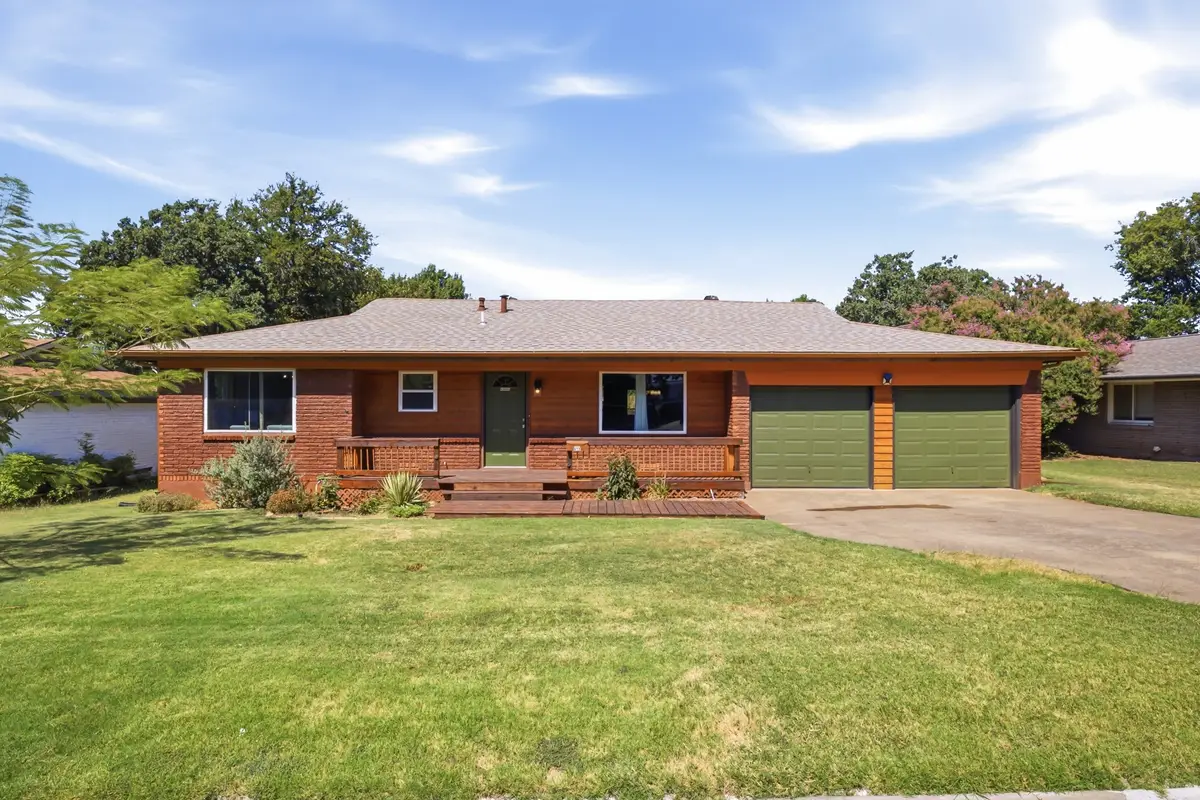 612 Oakwood Drive, Euless, TX 76040 - #1