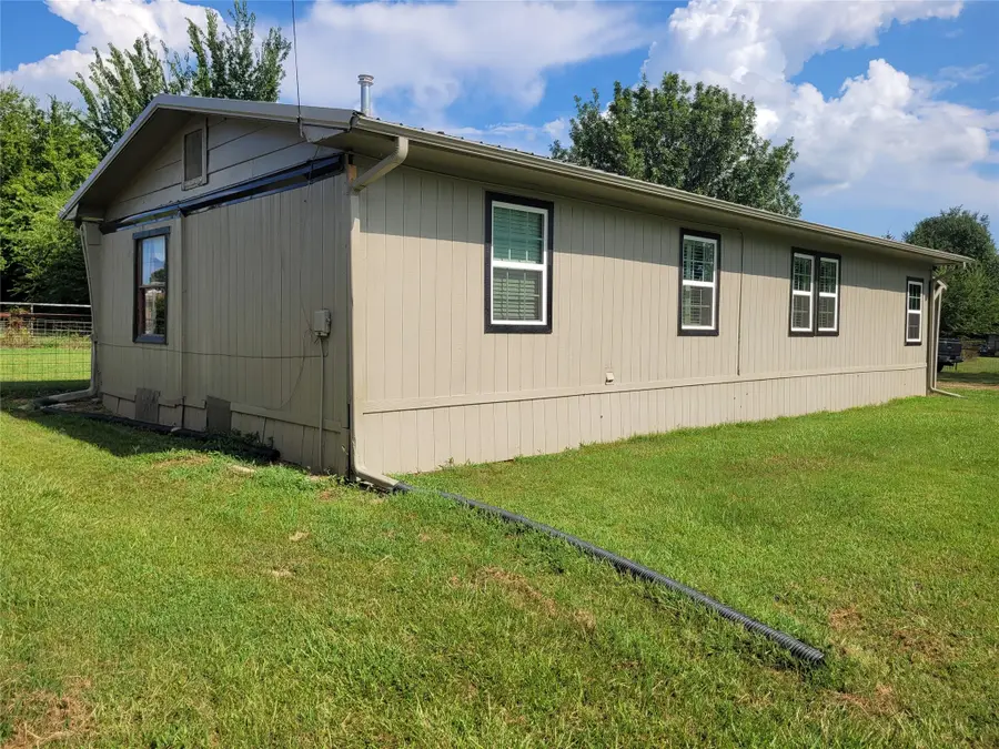 735 SW 1st, Detroit, TX 75436 - #3