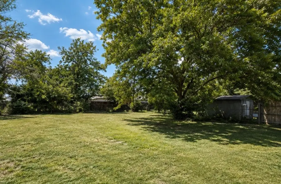 110 S Mills Street, West, TX 76691 - #2