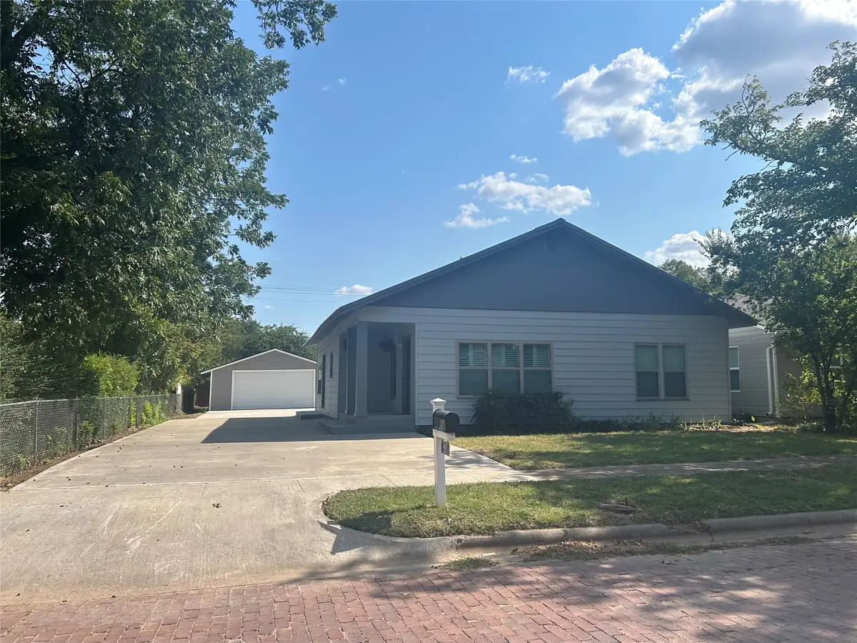 407 W Hamilton Street, Olney, TX 76374 - #1