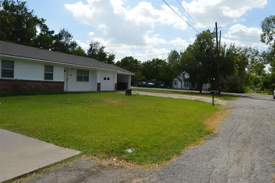 3321 Eastland Avenue, Greenville, TX 75402 - #3