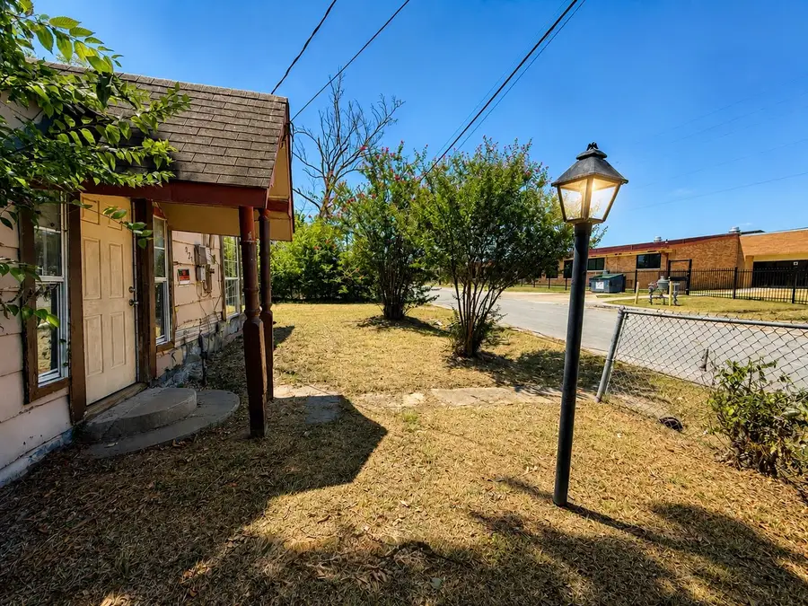 921 S Medora Street, Terrell, TX 75160 - #3