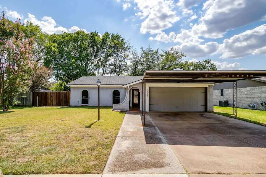 6709 Summit Ridge Drive, Watauga, TX 76148 - #2