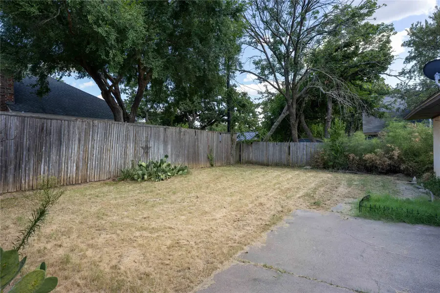 112 Oaktree Drive, Highland Village, TX 75077 - #2