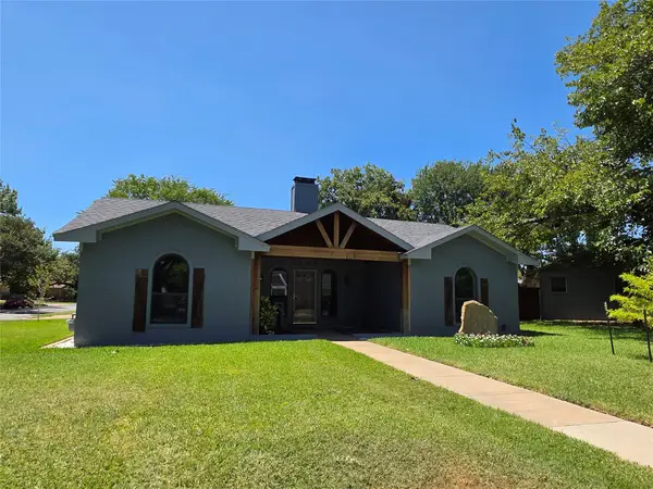 6909 Sandalwood Lane, Fort Worth, TX 76116