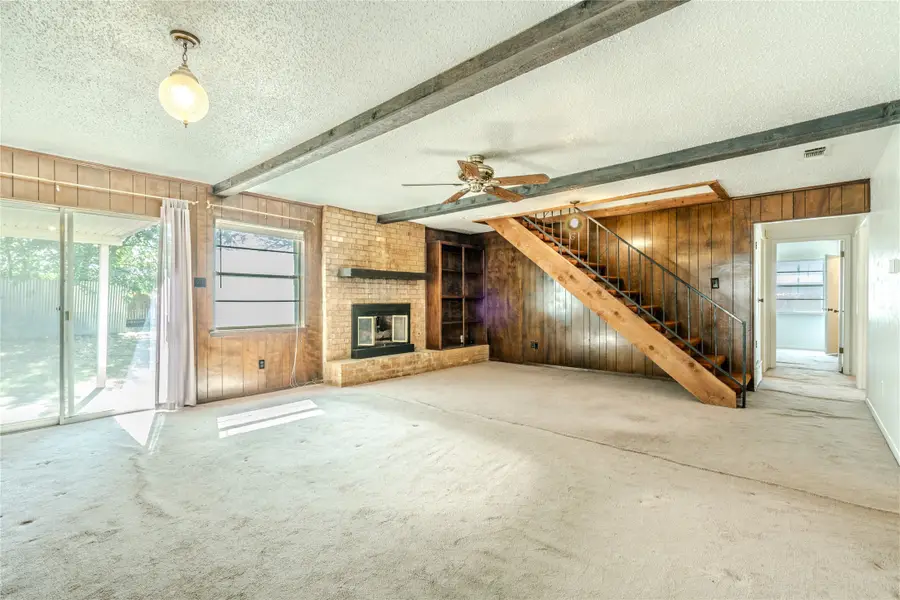 705 Rockledge Drive, Saginaw, TX 76179 - #2