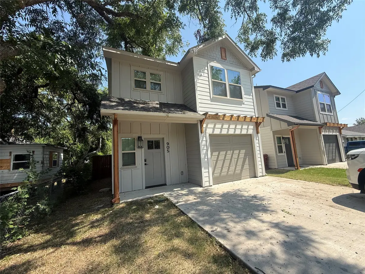 905 E 10th Street, Bonham, TX 75418 - #1