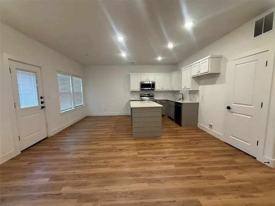 905 E 10th Street, Bonham, TX 75418 - #3