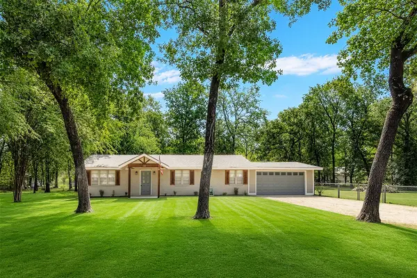 110 Meadowood Road, Enchanted Oaks, TX 75156