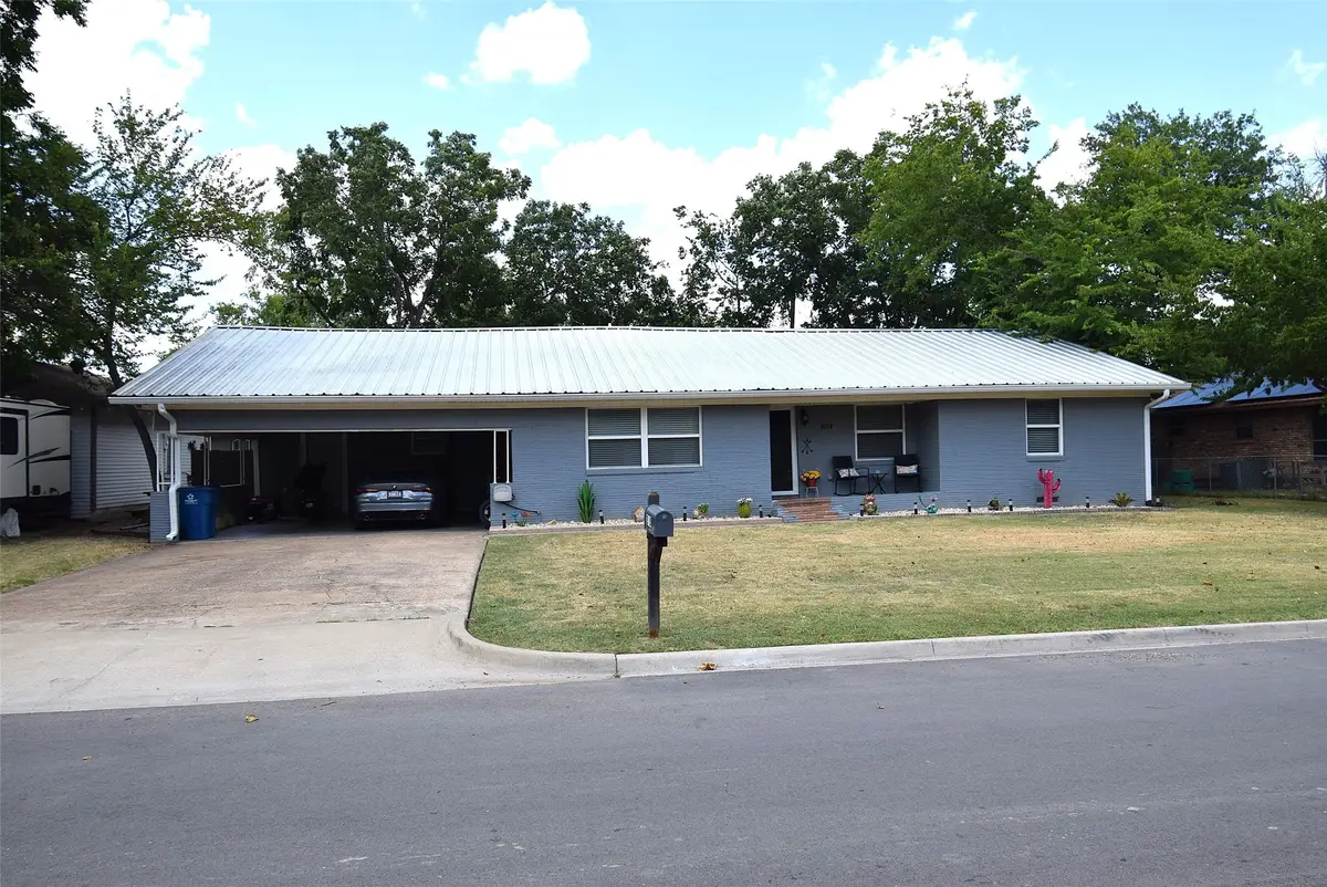 205 E 6th Street, Kaufman, TX 75142 - #1