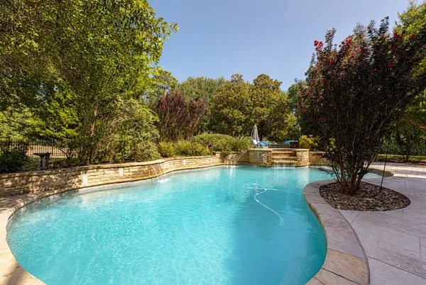 242 Ridgemont Drive, Heath, TX 75126
