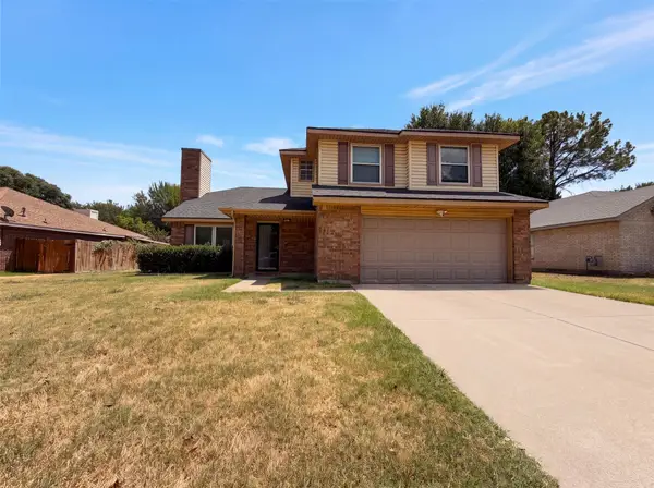 2831 Red Oak Drive, Grand Prairie, TX 75052