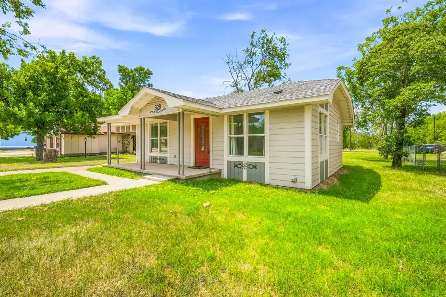 828 Indiana Street, Graham, TX 76450 - #2