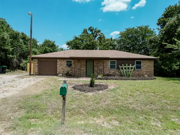 312 Birchwood Street, Azle, TX 76020