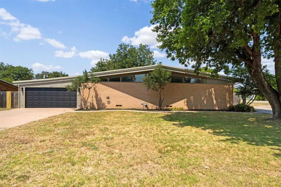 502 W Texas Avenue, Iowa Park, TX 76367 - #2