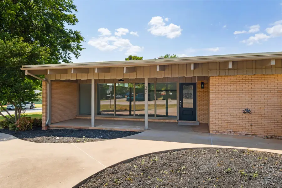 502 W Texas Avenue, Iowa Park, TX 76367 - #3