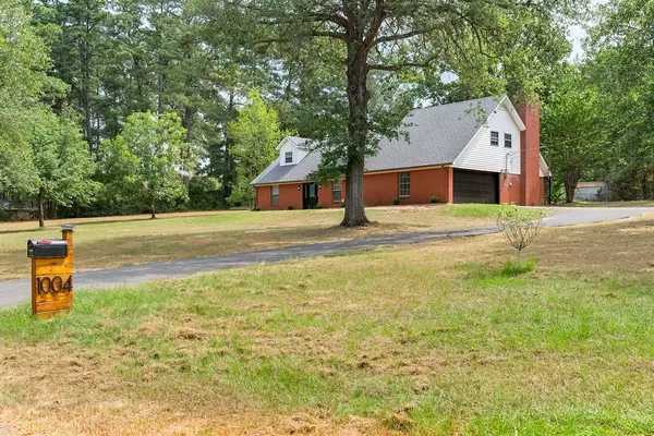 1004 Sunset Drive, Daingerfield, TX 75638