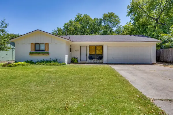 405 Lena Lane, Burleson, TX 76028