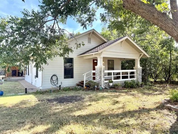 407 E Bois D Arc Street, Leonard, TX 75452