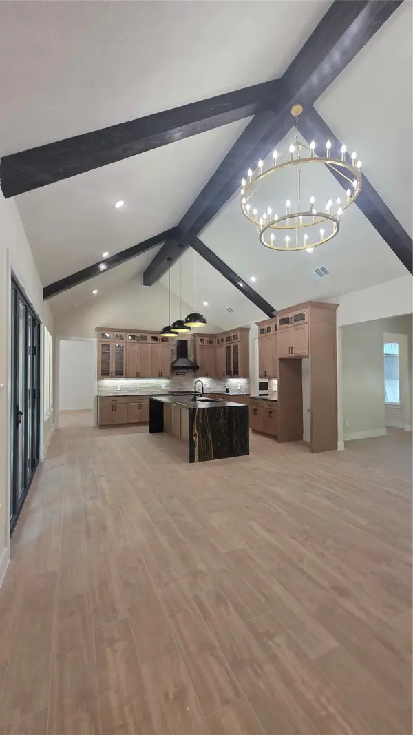 521 Glenwick Drive, DeSoto, TX 75115