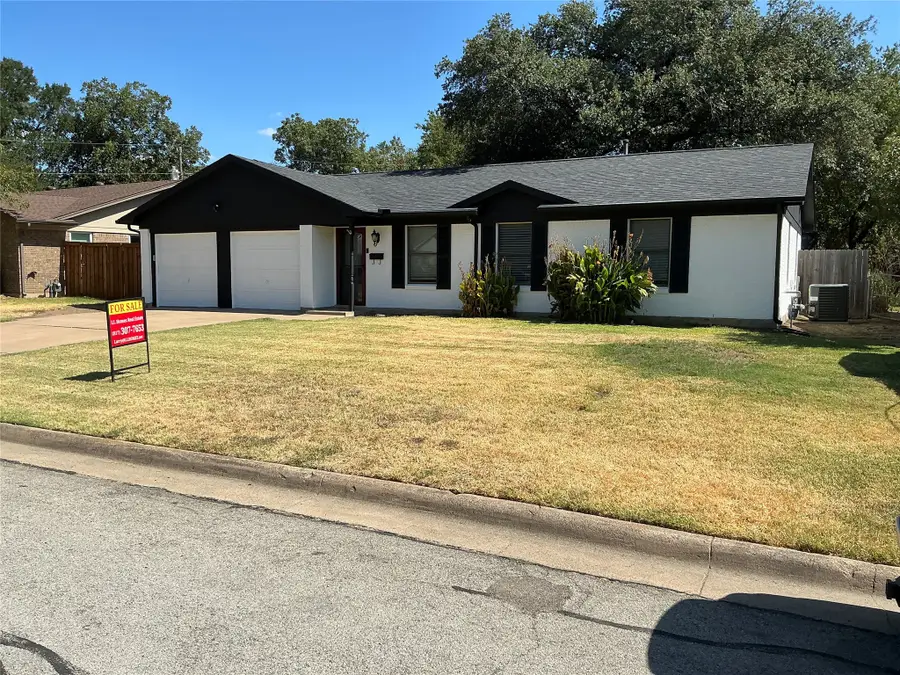 136 Jill Ann Drive, Burleson, TX 76028 - #2