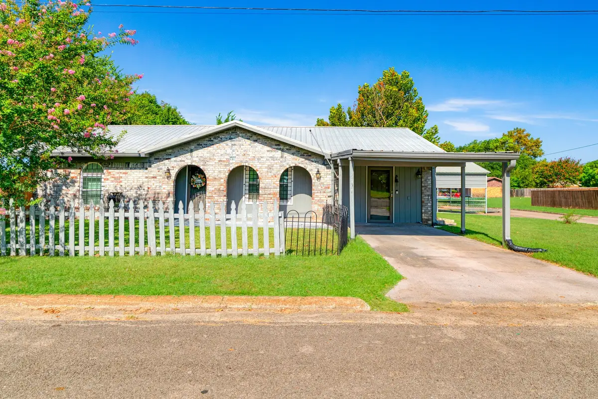 602 S Hall Street, Clarksville, TX 75426 - #1