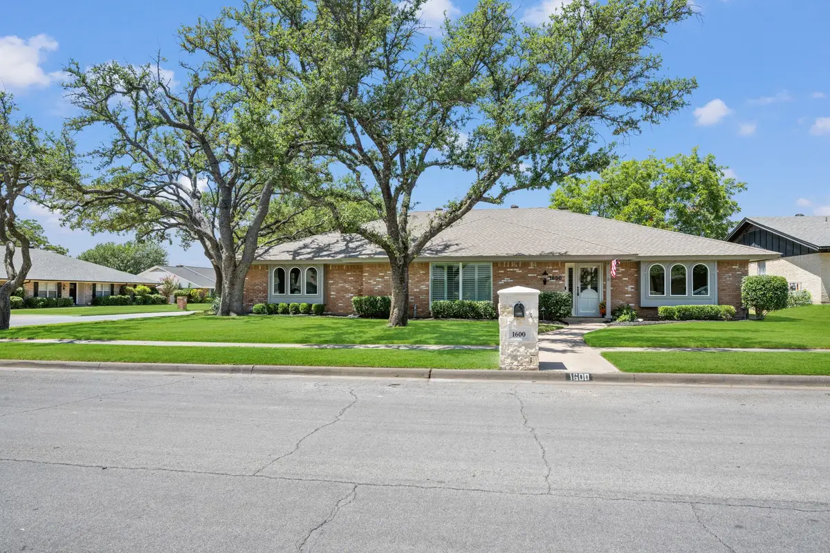 1600 Forest Glen Court, Pantego, TX 76013 - #1