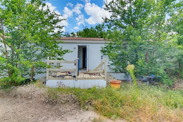 333 Pecan Drive Ne, McQueeney, TX 78123