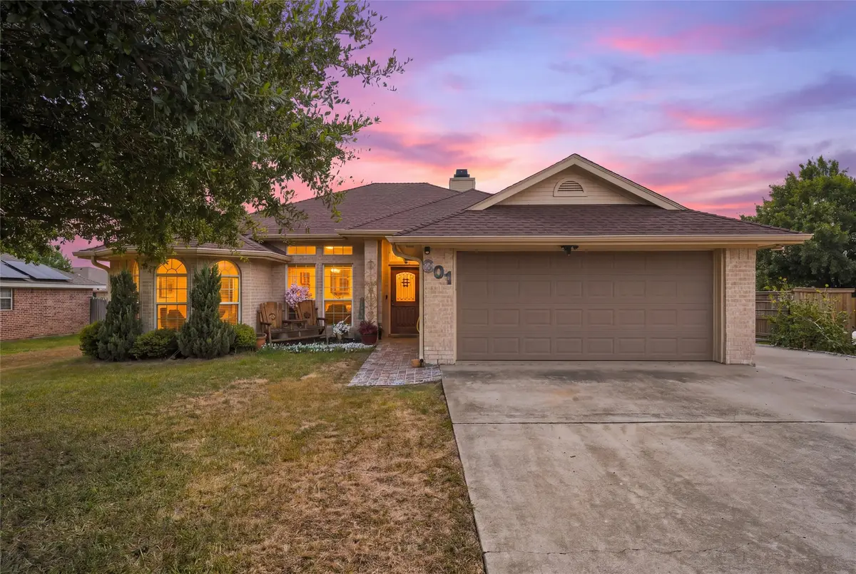 601 Sapphire Boulevard, Hewitt, TX 76643 - #1