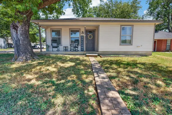 401 S 3rd Street, Grandview, TX 76050