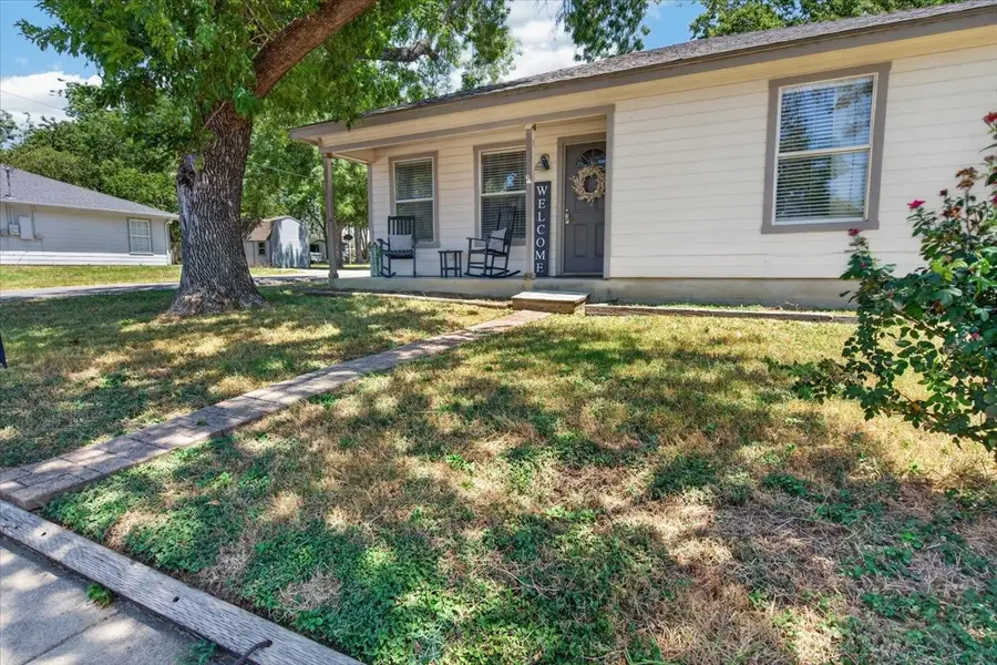 401 S 3rd Street, Grandview, TX 76050 - #2