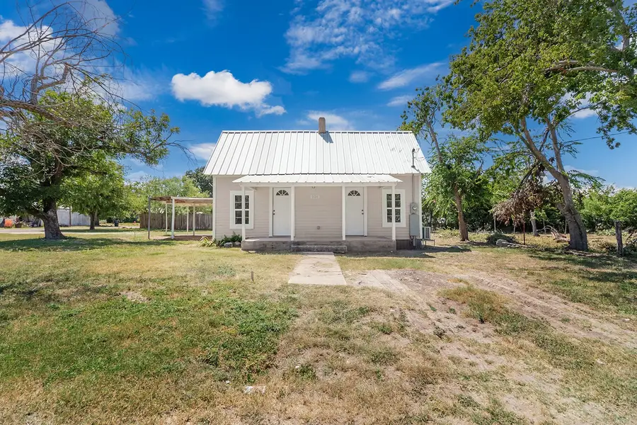 906 S Walnut, Brady, TX 76825 - #2