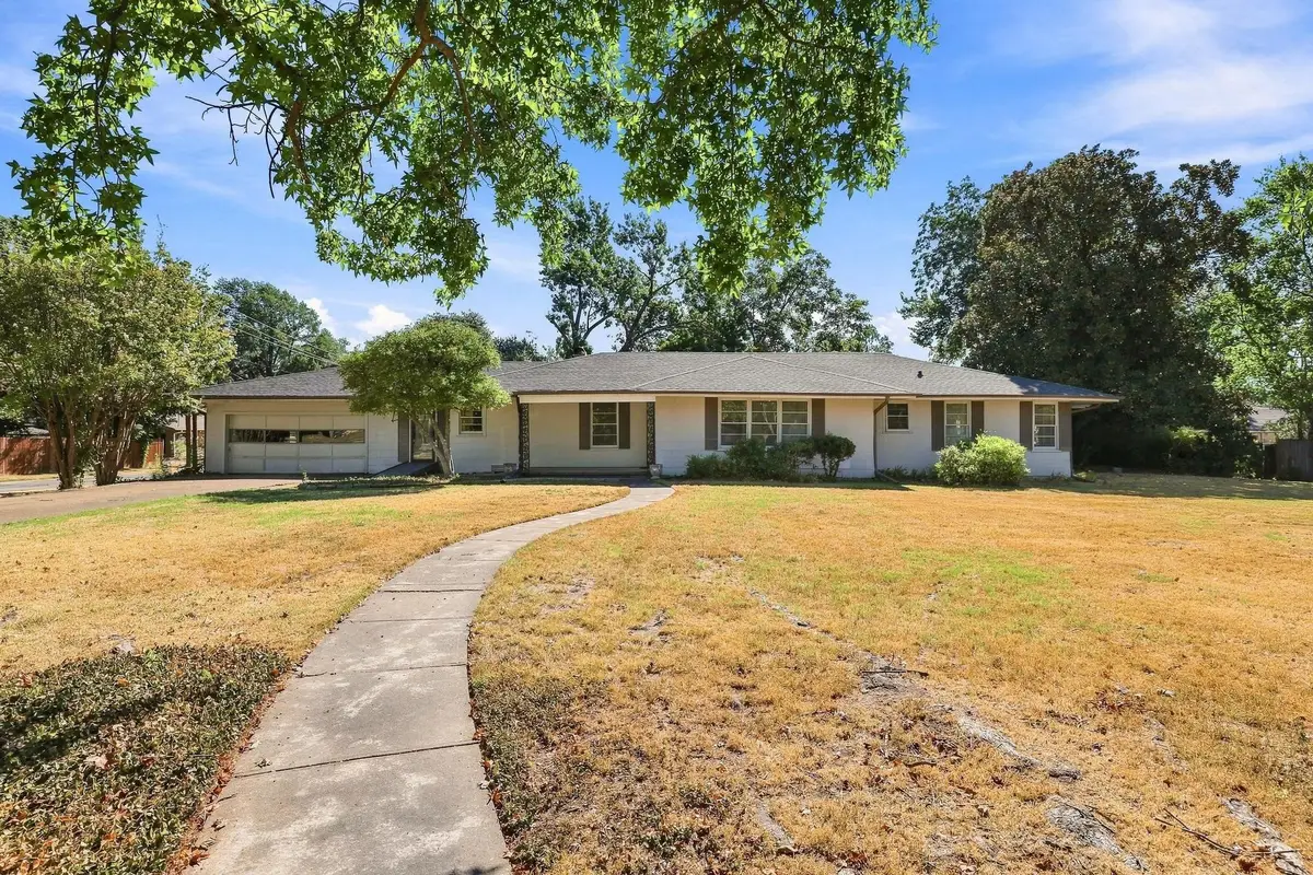 920 Park Avenue, Bonham, TX 75418 - #1