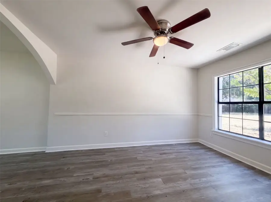 526 Royal Valley Road, Grand Prairie, TX 75052 - #3