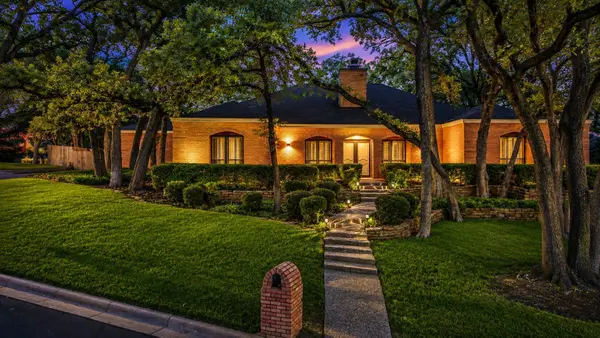 1205 Riverview Drive, Arlington, TX 76012