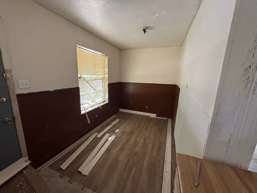 913 N 7th Street, Sanger, TX 76266 - #3