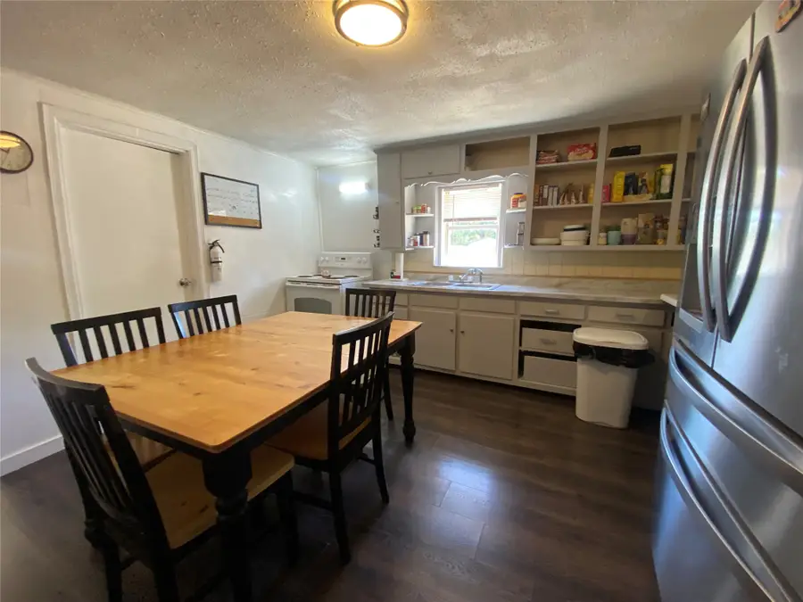 621 N Birch Avenue, Munday, TX 76371 - #3