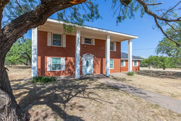 902 Avenue O, Anson, TX 79501