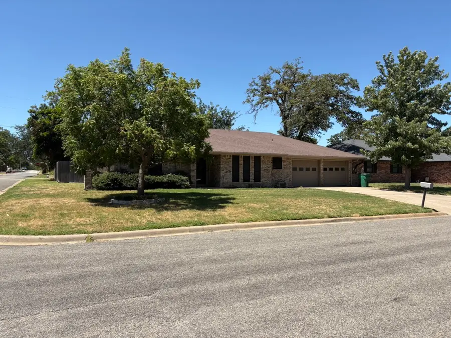 2104 N Woodland Street, Stephenville, TX 76401 - #2
