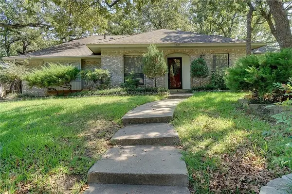 5705 Royal Club Drive, Arlington, TX 76017