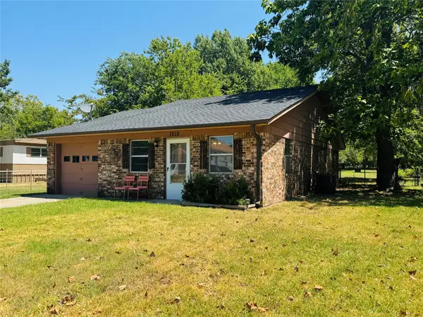 1210 S Clements Street, Gainesville, TX 76240