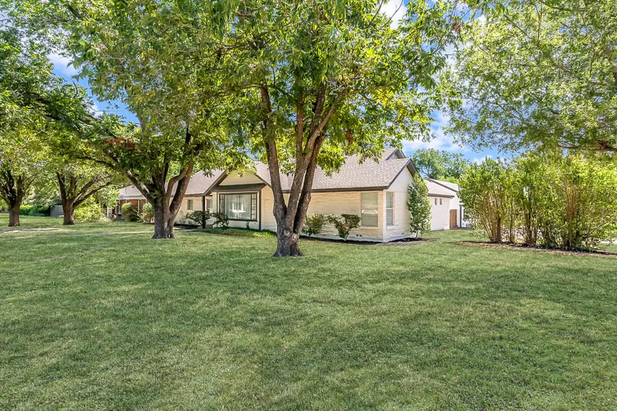 3909 Trail Lake Drive, Fort Worth, TX 76109 - #3