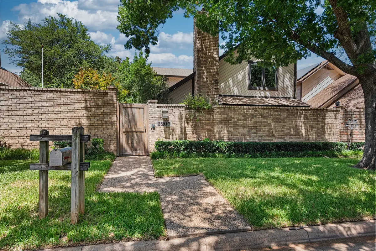 2207 Winter Sunday Way, Arlington, TX 76012 - #1
