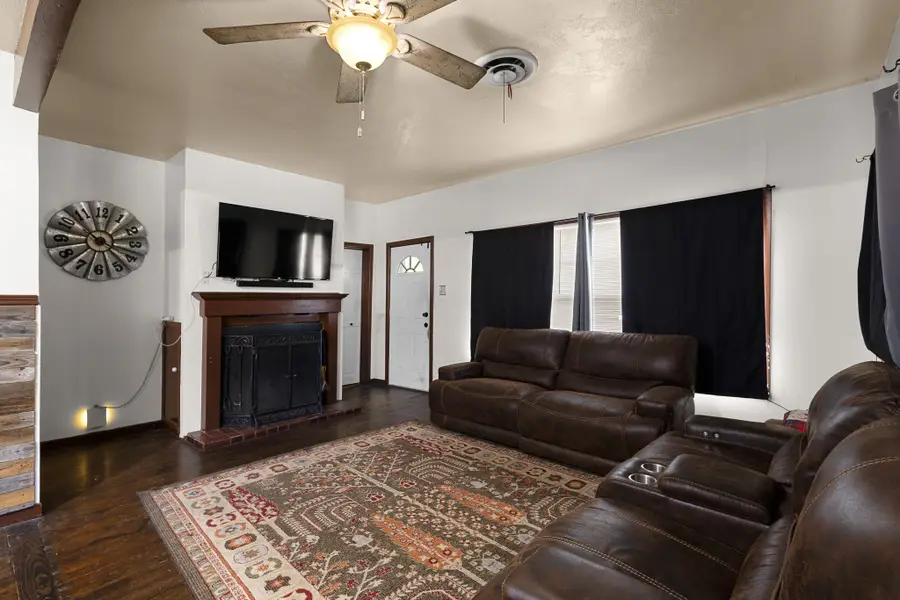 301 W Nelson Street, Bowie, TX 76230 - #3