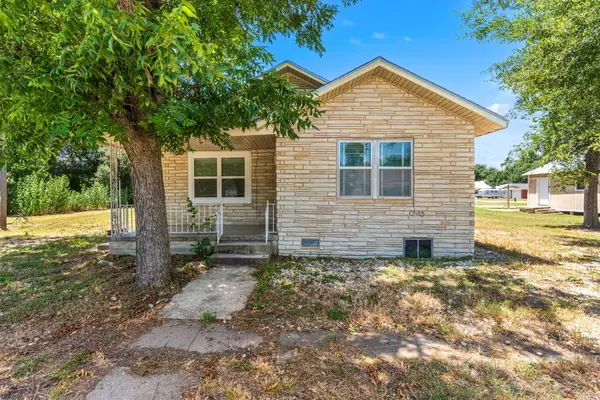 115 N College, Rosebud, TX 76570