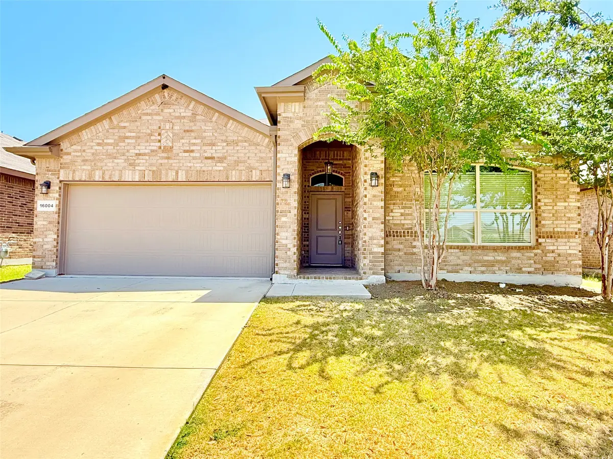 16004 Farringdon Street, Justin Roanoke, TX 76247 - #1