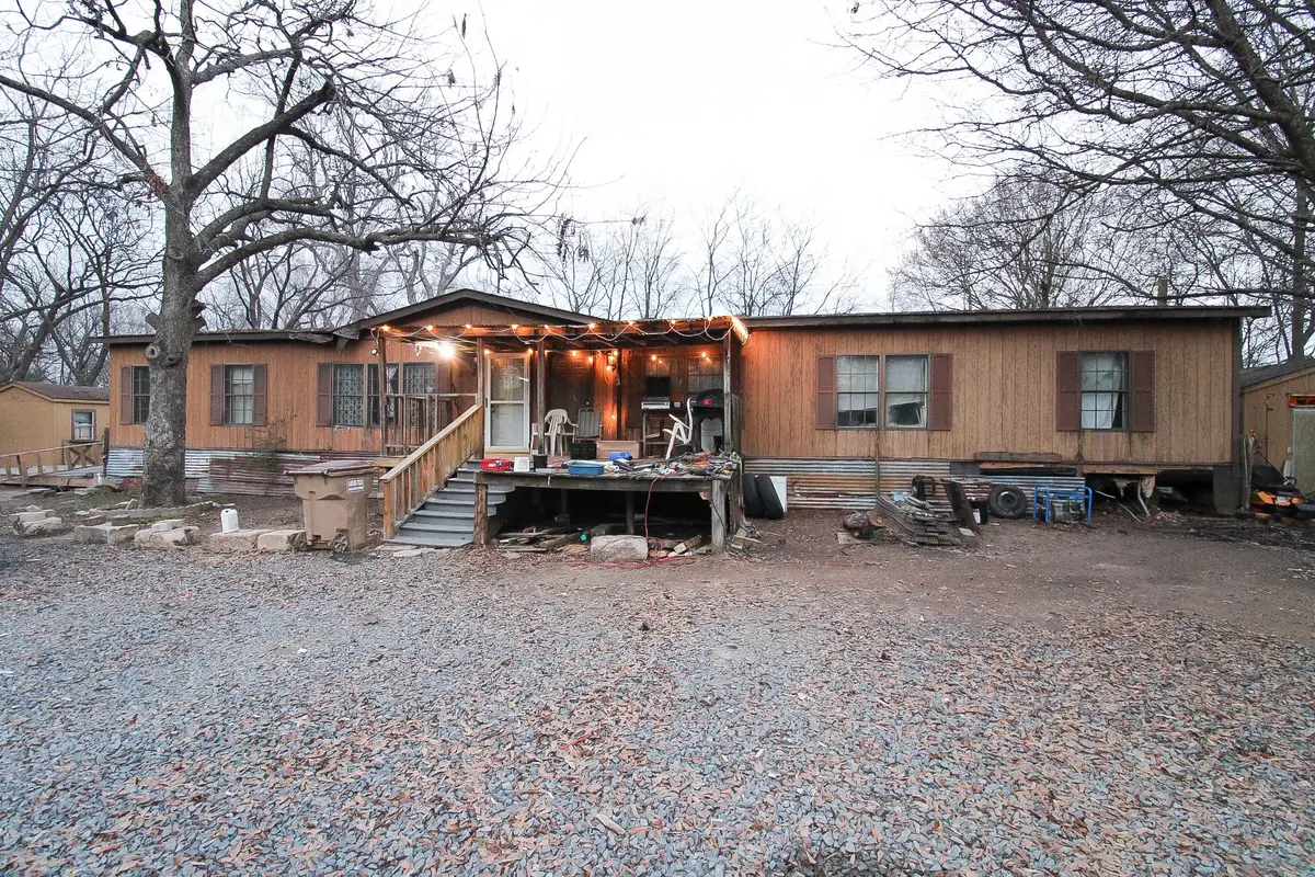 204 E 9th, Hooks, TX 75561 - #1