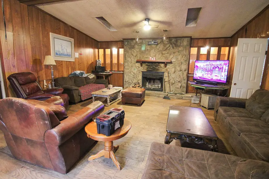 204 E 9th, Hooks, TX 75561 - #2