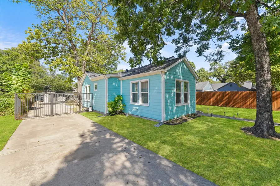 1121 Hudgins Avenue, Fort Worth, TX 76111 - #3