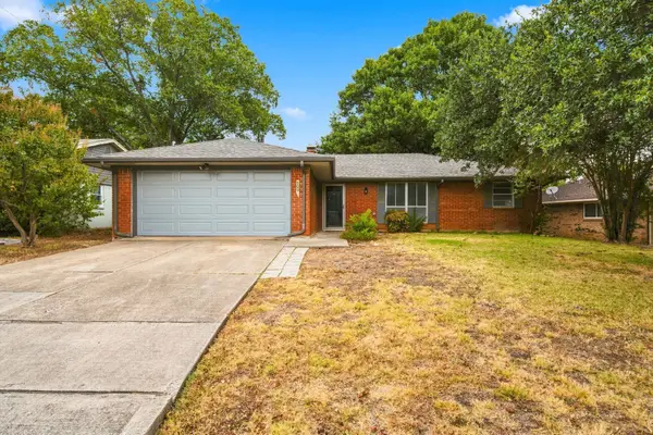 809 S Atkerson Lane, Euless, TX 76040
